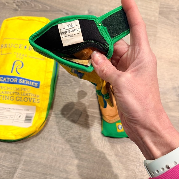 Bruce Bolt YM Batting Gloves Premium Pro Short Cuff - Picture 6 of 8